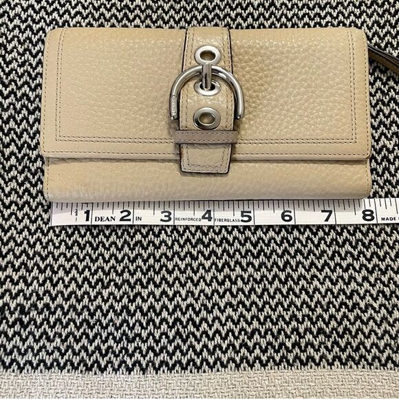 Coach Cream Pebbled Leather Soho Checkbook Wallet - Picture 8 of 10